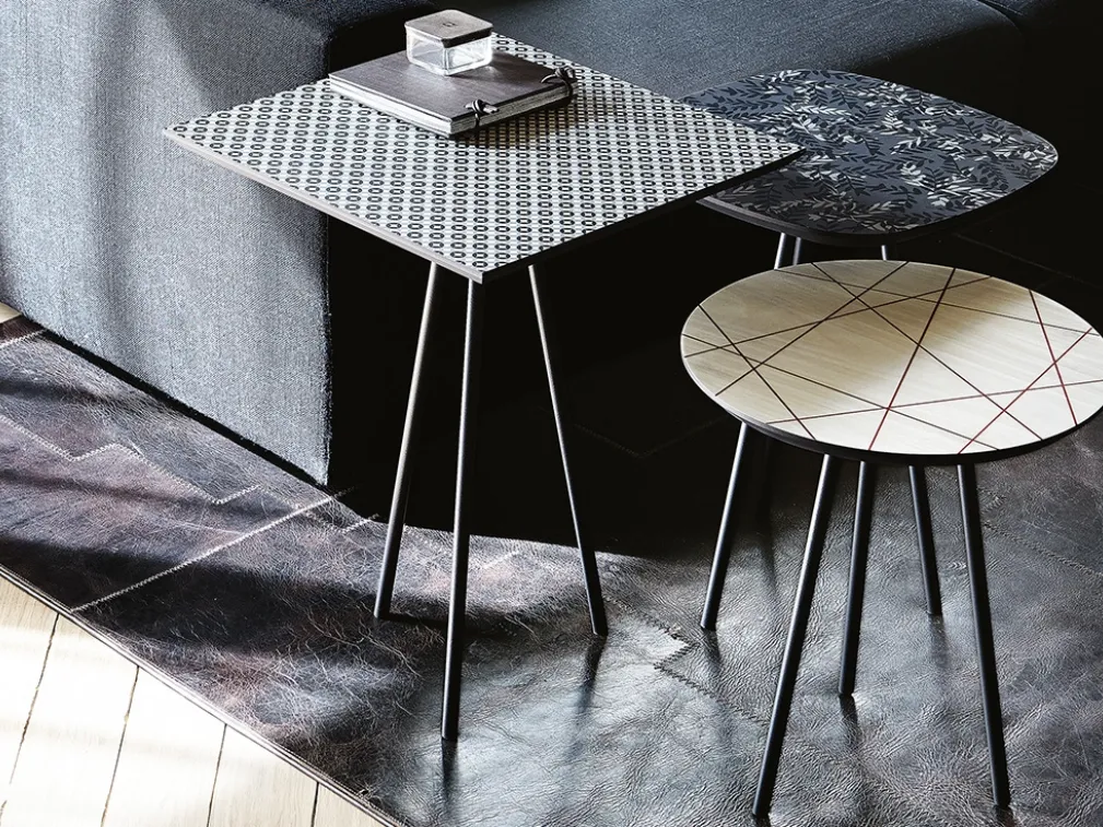 Tavolino in acero serigrafato e base in acciaio Kaos di Cattelan Italia