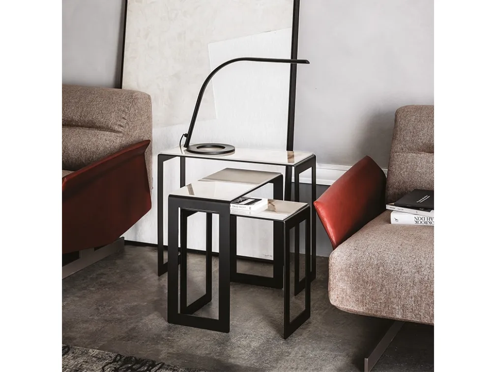 Tavolini con piano in ceramica effetto marmo Kitano di Cattelan Italia