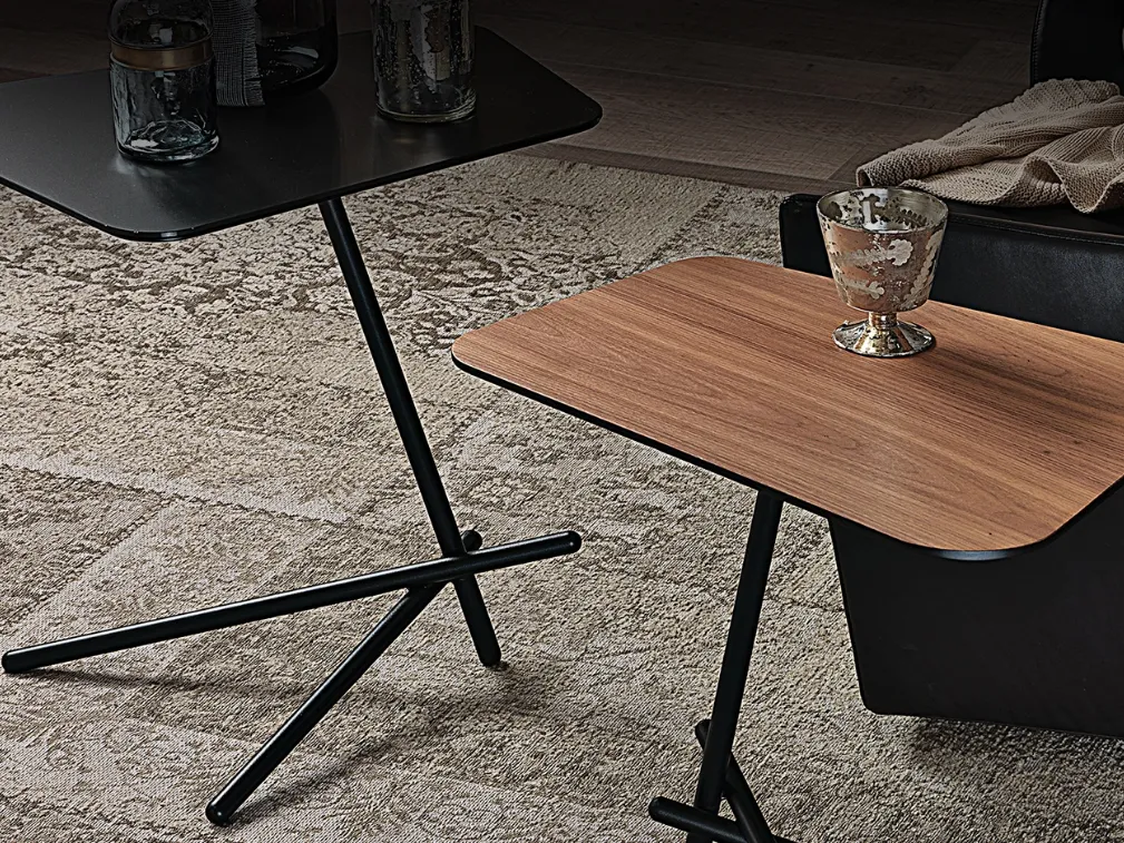 Tavolino con base in acciaio e piano in cristallo o legno Laser Cattelan Italia