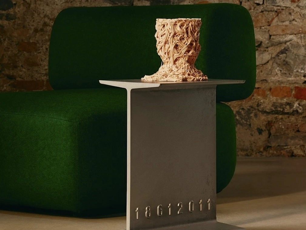 Tavolino Italia in metallo laccato di Desalto