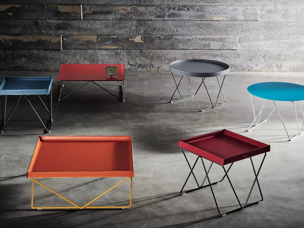 Tavolino Flexus con top in cuoio di Bontempi
