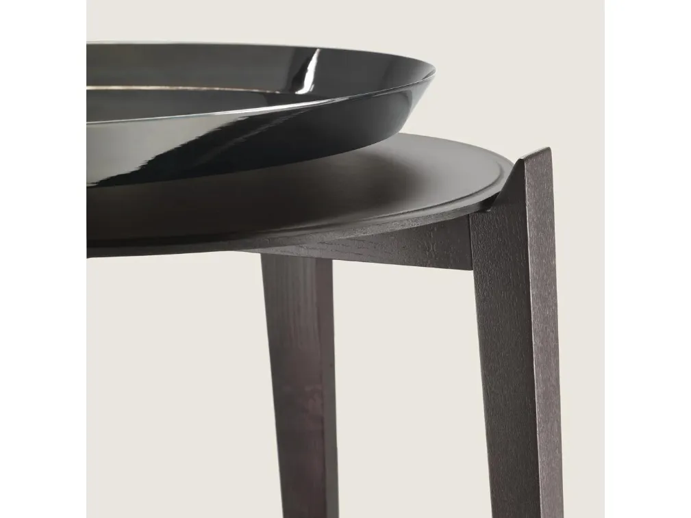Tavolino Cabaré con piano in cuoio e base in legno di Flexform