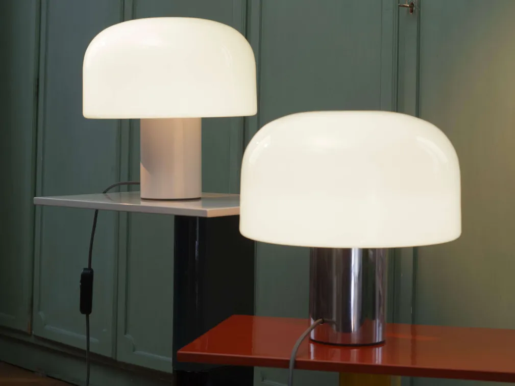 Lampada da tavolo Bellhop Glass T in vetro e alluminio di Flos
