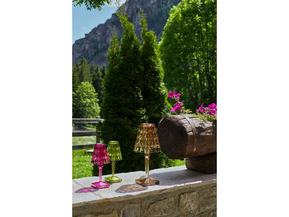 Lampada ricaricabile Big Battery Outdoor in plexiglas di Kartell