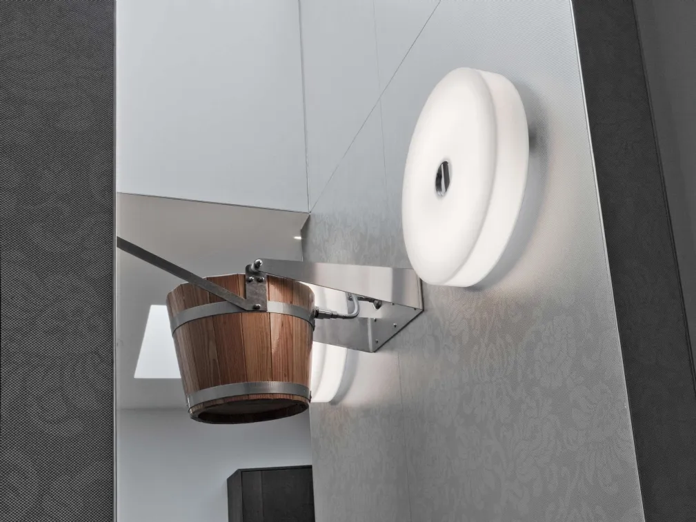Lampada da parete con diffusore in vetro opale Button di Flos