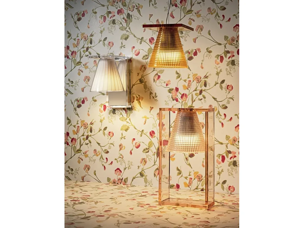 Lampada Light Air in policarbonato da tavolo e nella versione a parete e sospesa di Kartell