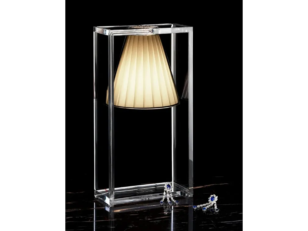 Lampada da tavolo Light Air in policarbonato e tessuto di Kartell