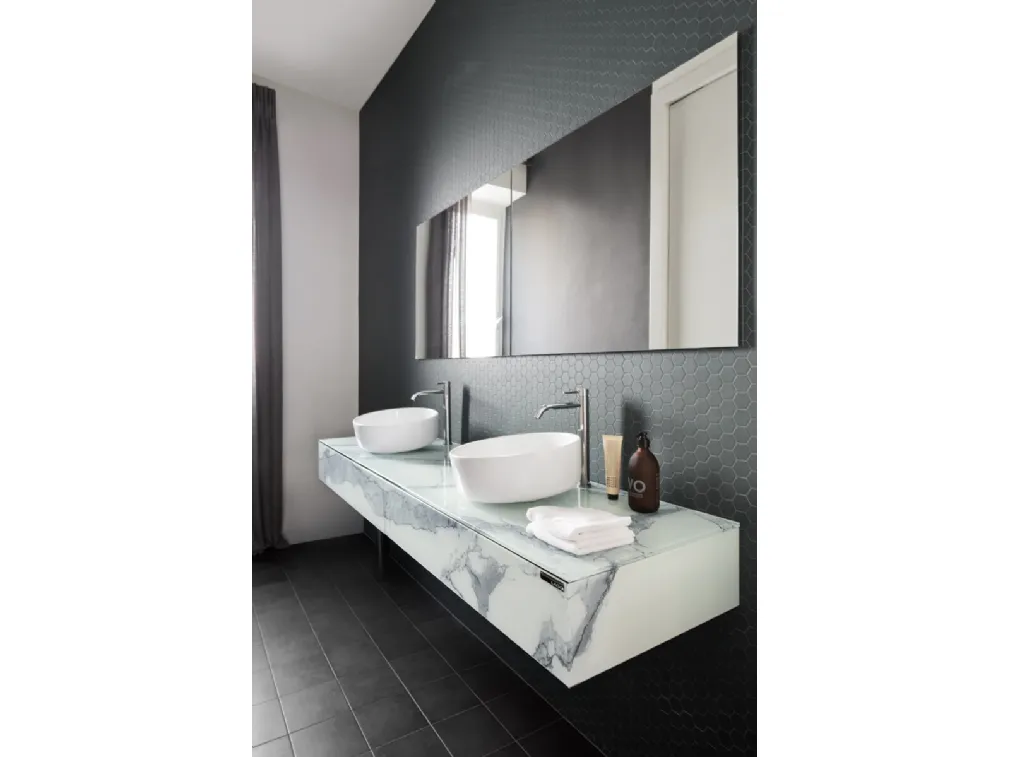 Mobile da Bagno sospeso 36e8 03 in vetro finitura effetto marmo con Doppio Lavabo Inbilico di Lago