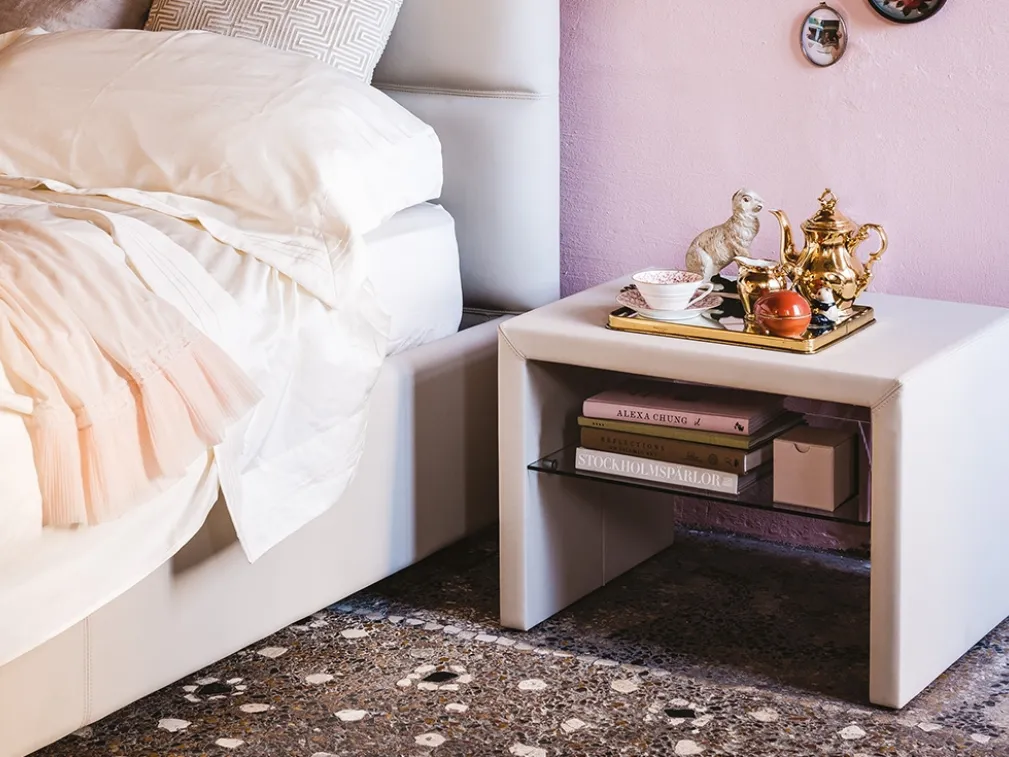 Comodino in legno rivestito in pelle Dorian di Cattelan Italia