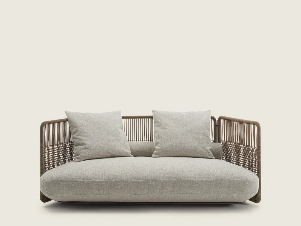 Divano lineare in tessuto con struttura in cuoio intrecciato Everett di Flexform