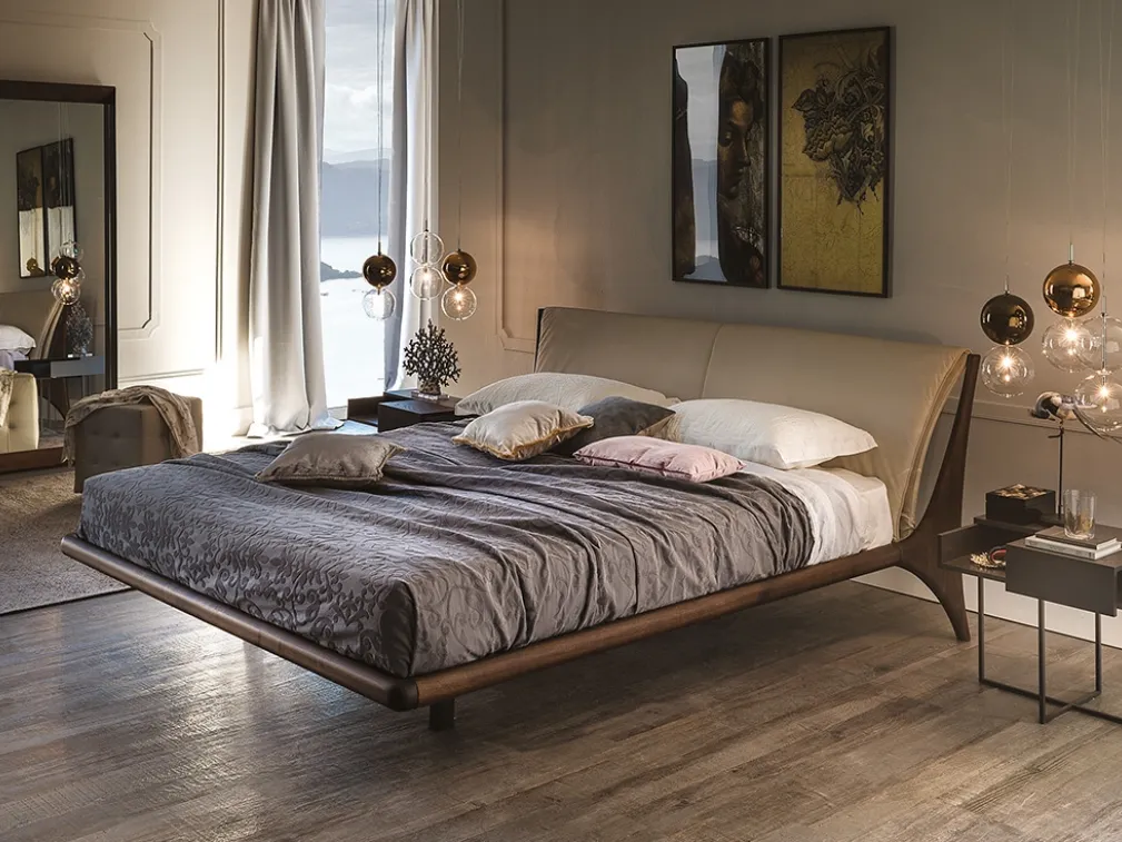 Letto con struttura in legno e testiera in ecopelle Nelson di Cattelan Italia