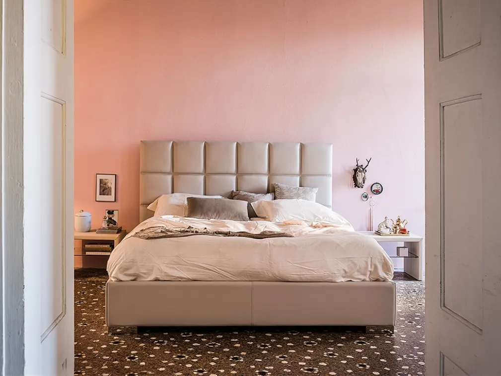 Letto contenitore con testiera in ecopelle trapuntata William di Cattelan Italia