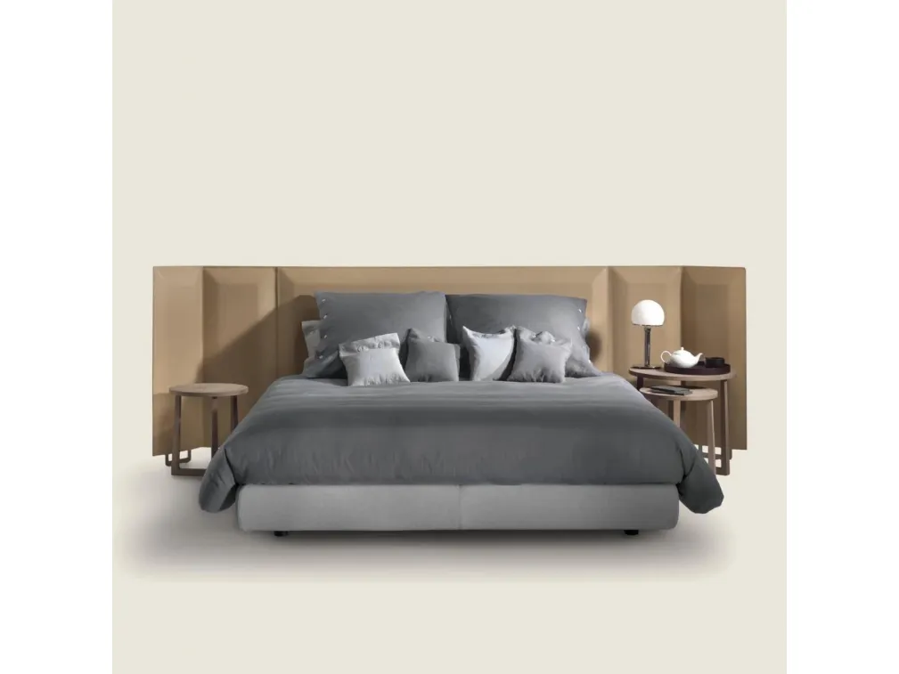Letto con testiera rivestita in cuoio Eden di Flexform