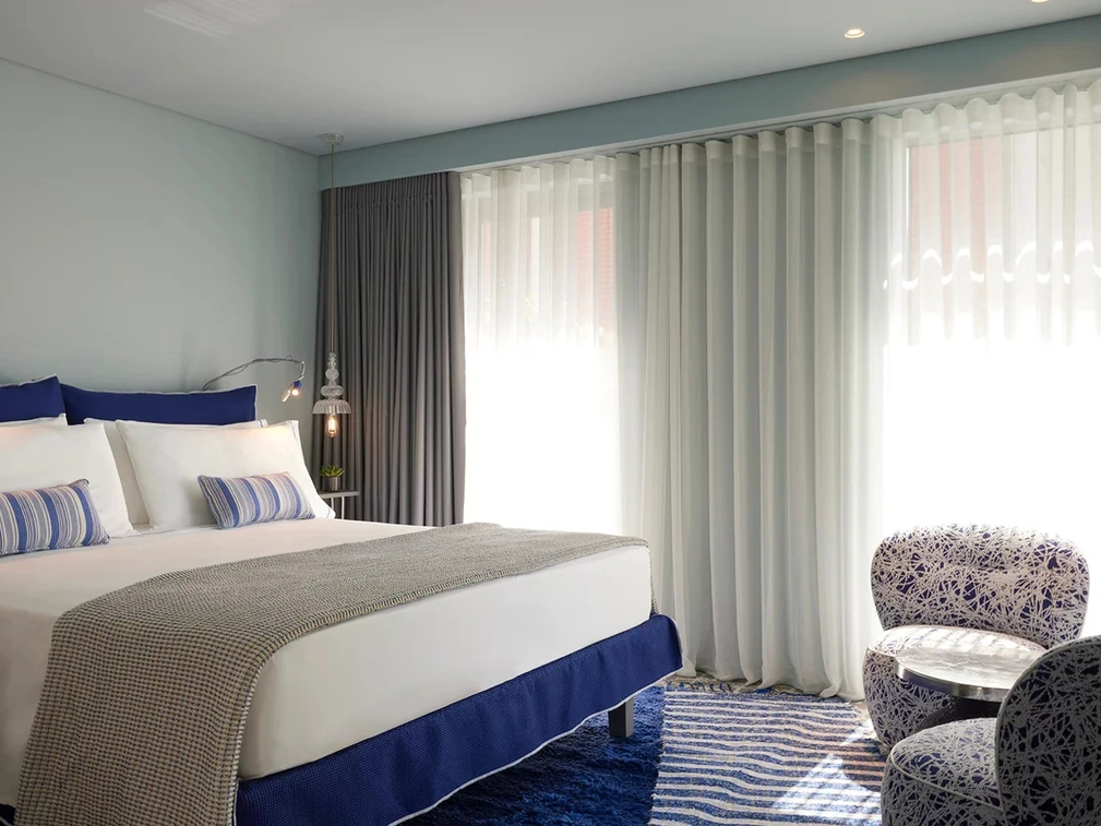 Letto imbottito Fly di Gervasoni