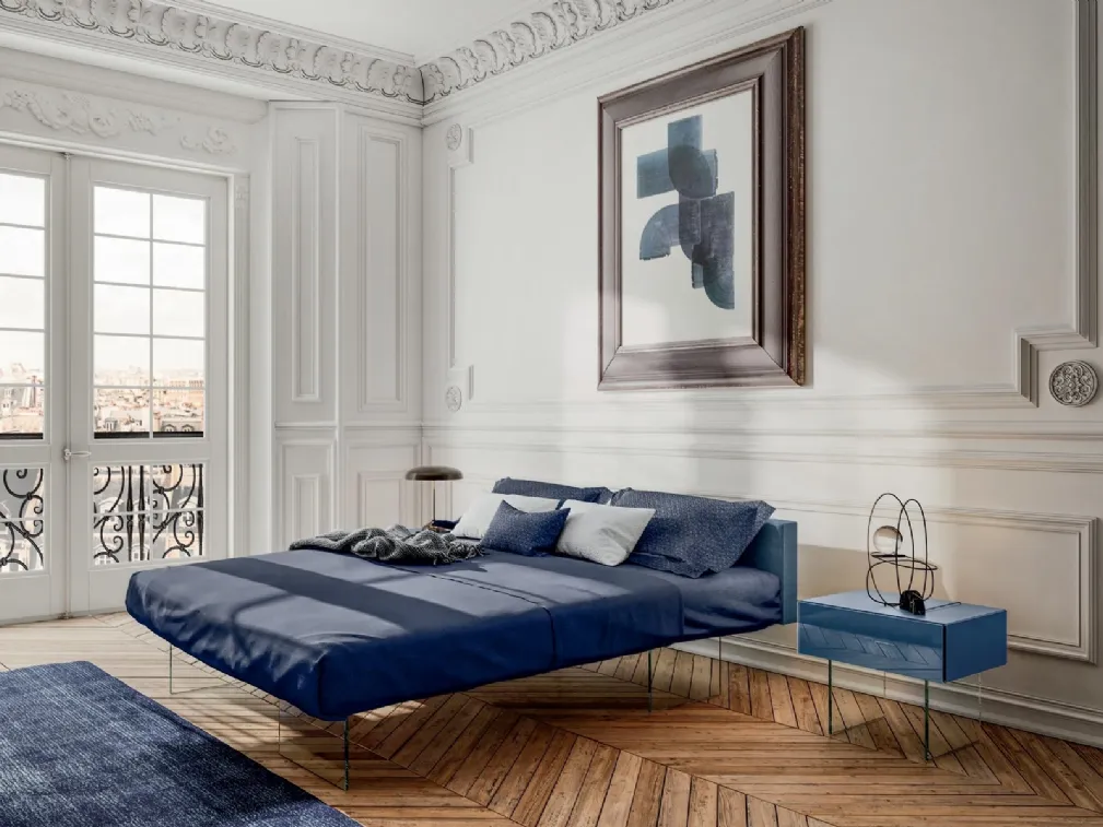 Letto con testiera in tessuto imbottito Blu e base in vetro trasparente Air di Lago
