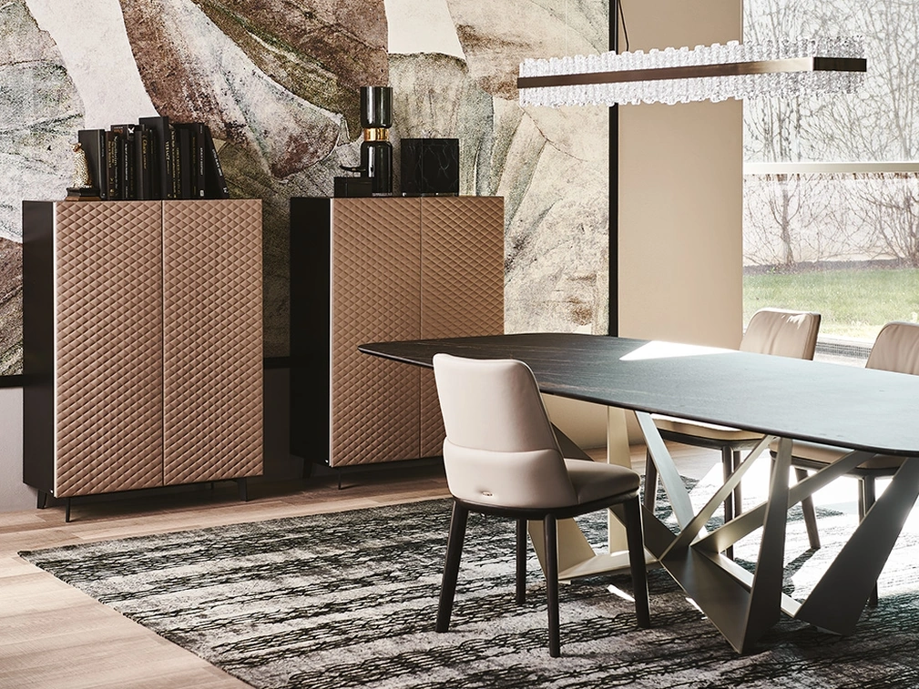 Madia Tiffany in legno con ante rivestite in pelle trapuntata di Cattelan Italia