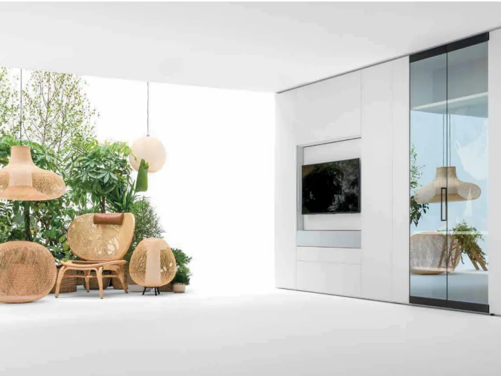 Mobile porta tv in laccato opaco con vetrina Roomy di Caccaro