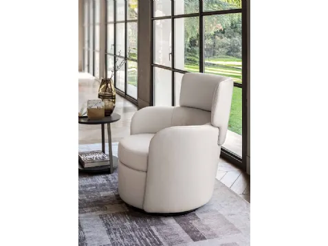 Claire Swivel
