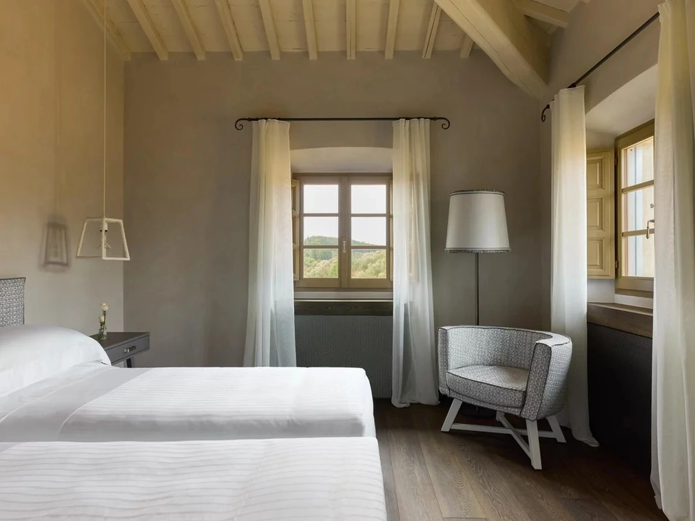 Poltroncina Gray imbottita di Gervasoni