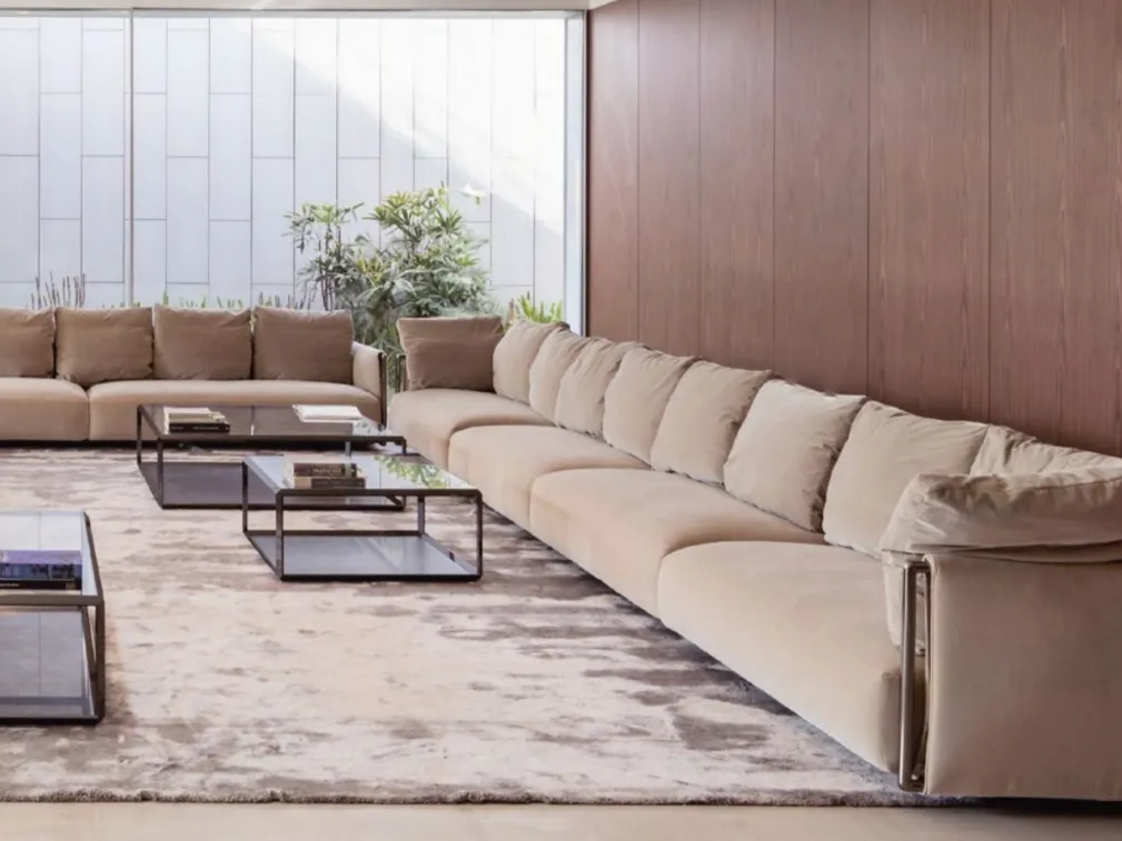 Divano lineare Edmond in tessuto imbottito di Flexform