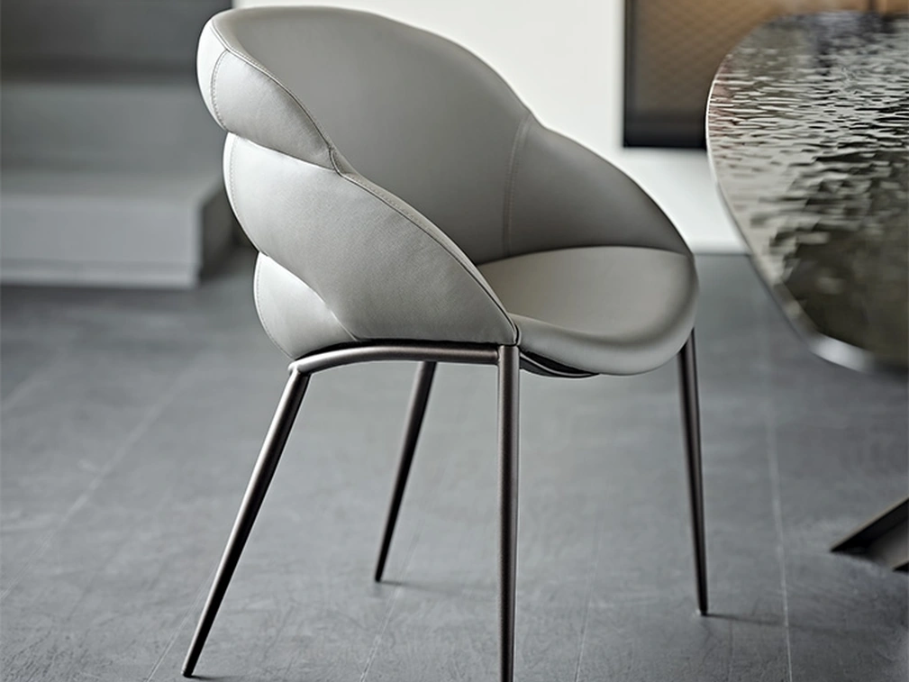 Sedia imbottita rivestita in ecopelle Camilla di Cattelan Italia