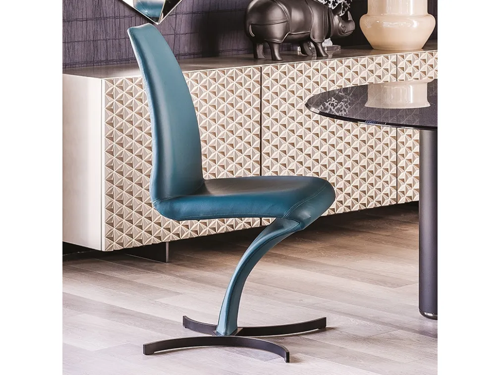 Sedia di design con base in acciaio e rivestimento in pelle Betty di Cattelan Italia