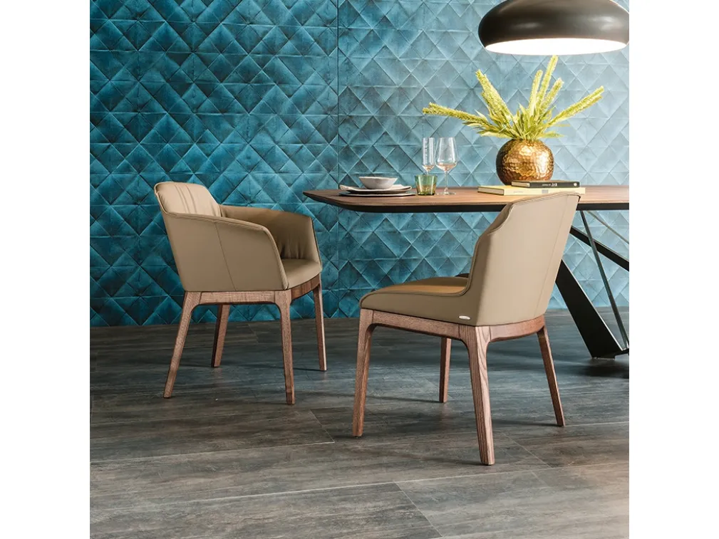 Sedia Musa in pelle con base in legno di Cattelan Italia