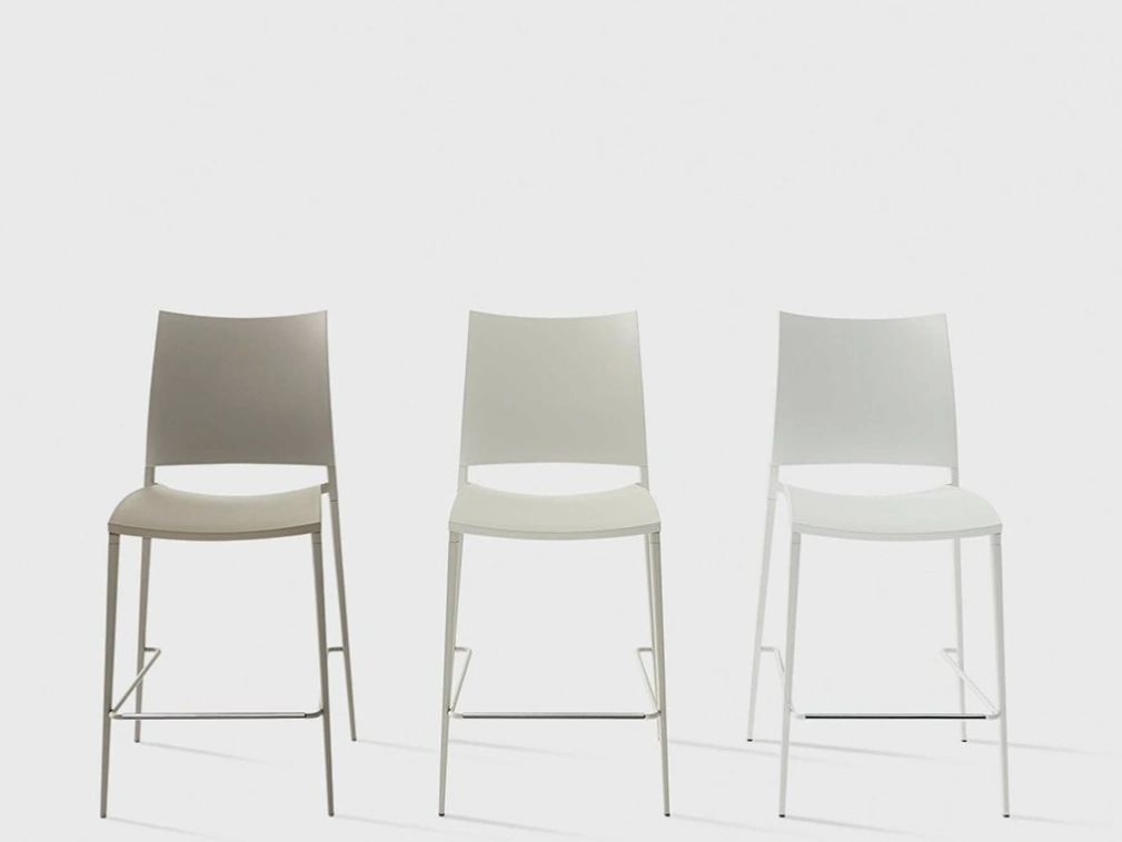 Sgabello Sand in polipropilene di Desalto