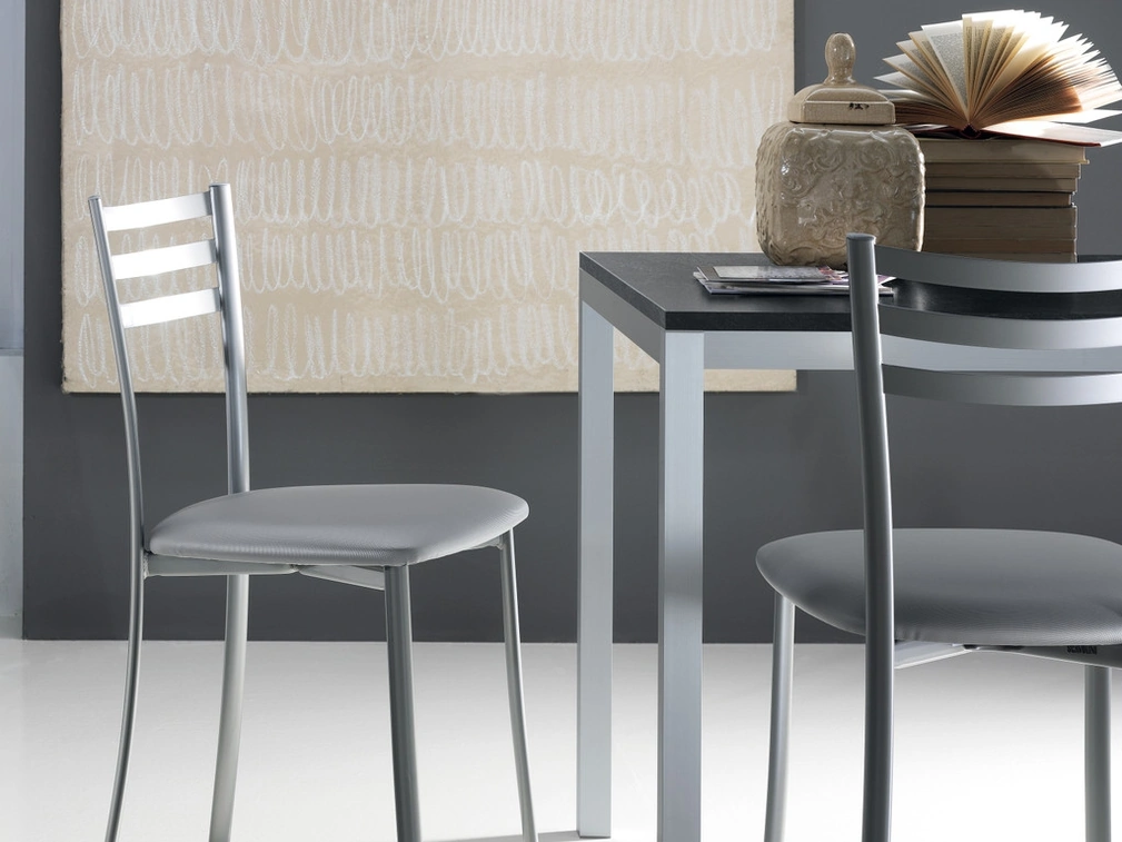 Sedia Speedy in metallo con seduta in tessuto imbottito di Scavolini