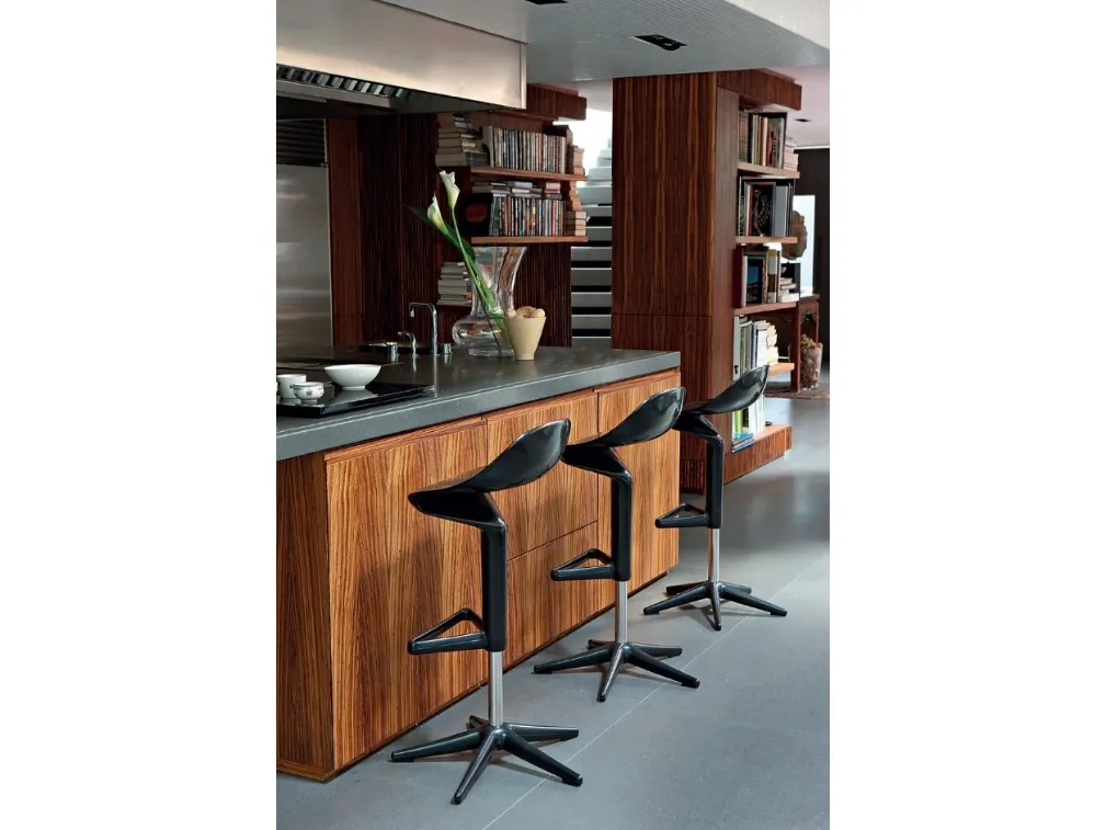 Sgabello Spoon Stool in polipropilene Nero di Kartell