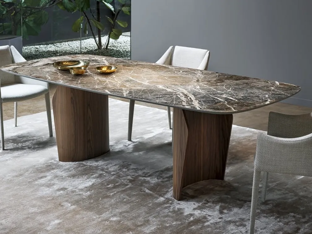 Tavolo Flame in ceramica con base in legno di Bonaldo