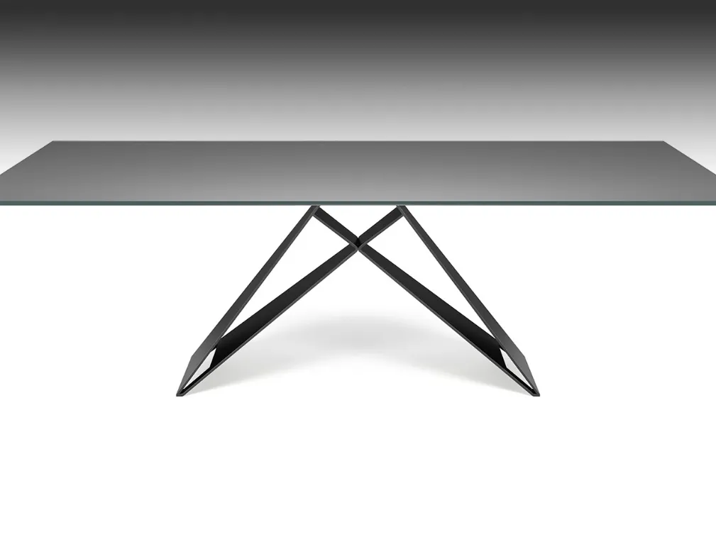 Tavolo con piano in cristallo verniciato graphite e gambe in acciaio Premier di Cattelan Italia