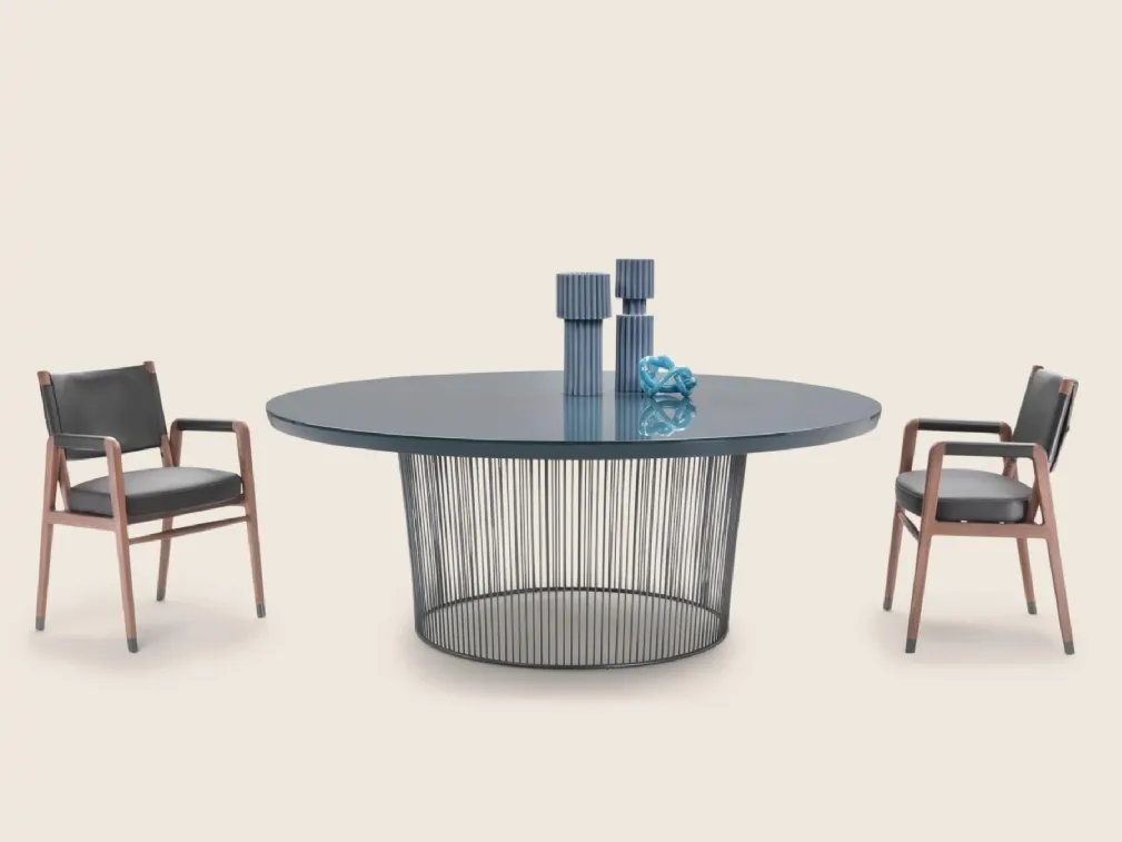 Tavolo rotondo con top laccato e base in metallo Berry di Flexform