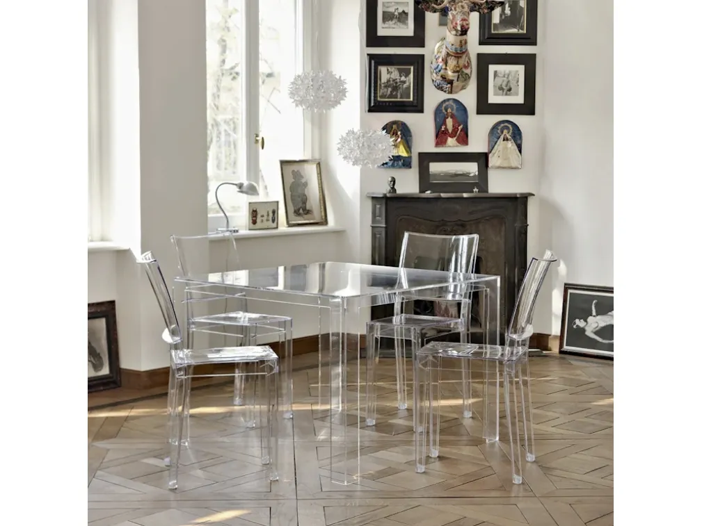 Tavolo Invisible in plexiglas trasparente di Kartell