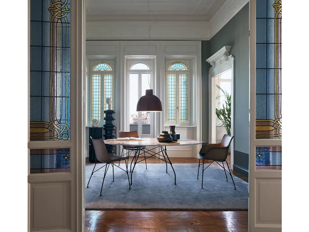 Tavolo rotondo Glossy con top in gres finitura marmo di Kartell