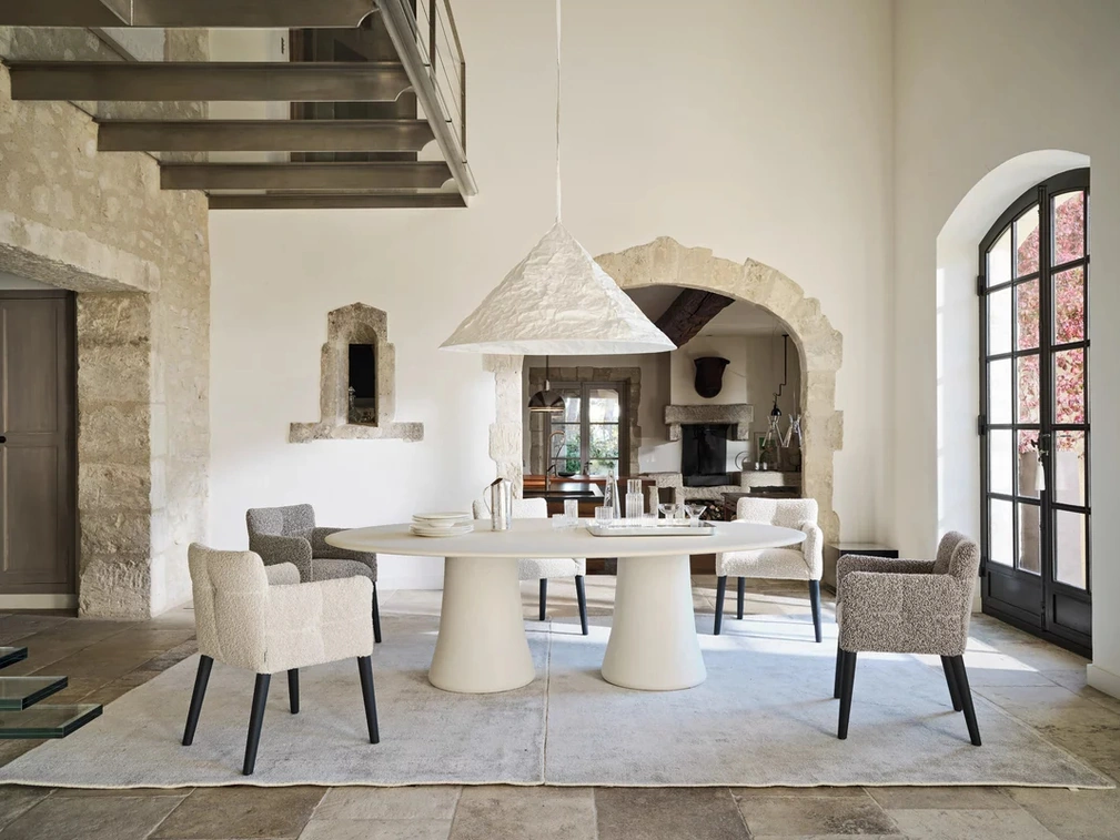 Tavolo Mae 33 in calce argilla spatolata di Gervasoni