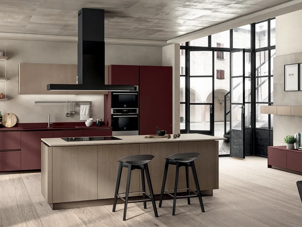 Cucina Moderna Liberamente Rosso Jaipur e Rovere Dune di Scavolini