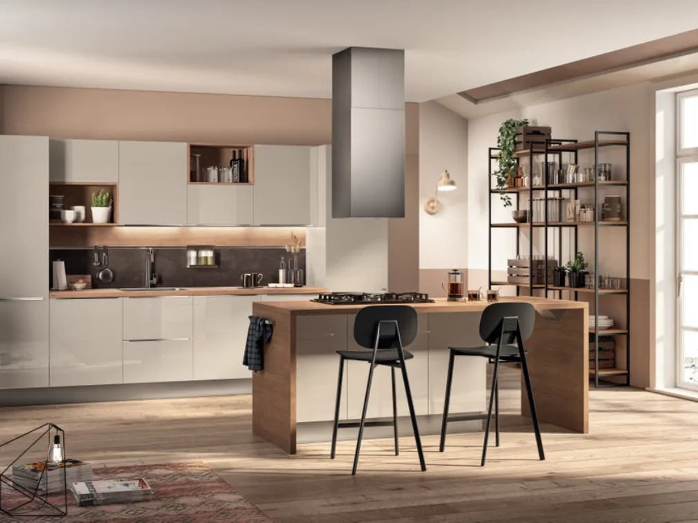 Cucina Moderna con isola Urban & Urban Minimal in laccato lucido Sabbia con top in laminato Rovere Land di Scavolini