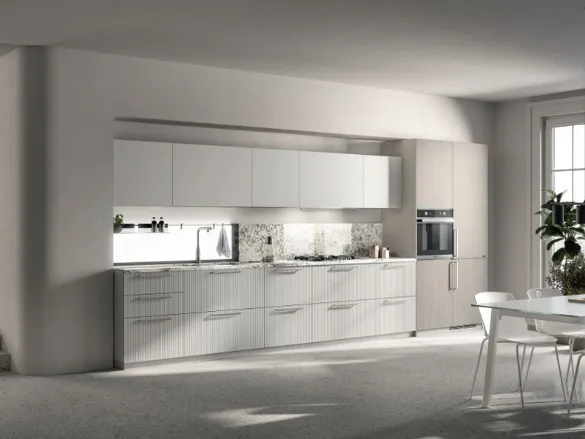 Cucina su misura Musa 05 in laccato dogato opaco Grigio Airone e decorativo Oriental Light di Scavolini