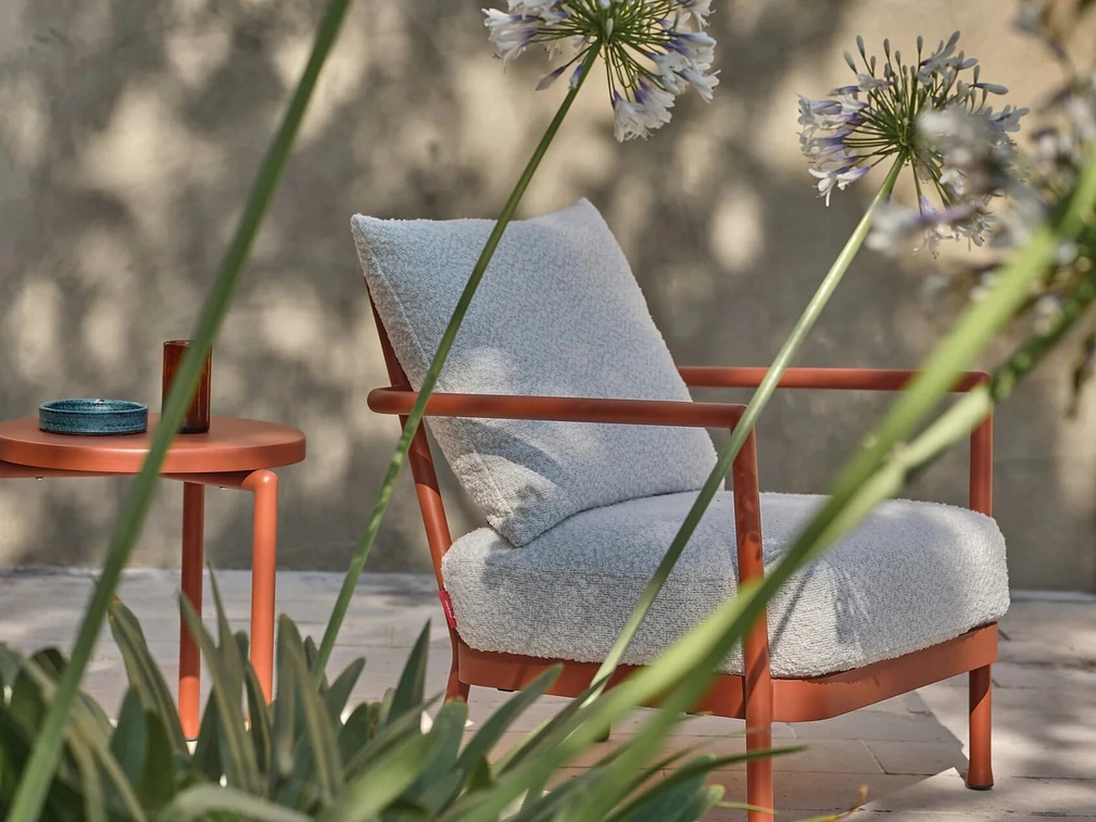 Poltroncina Camargue in alluminio di Flexform