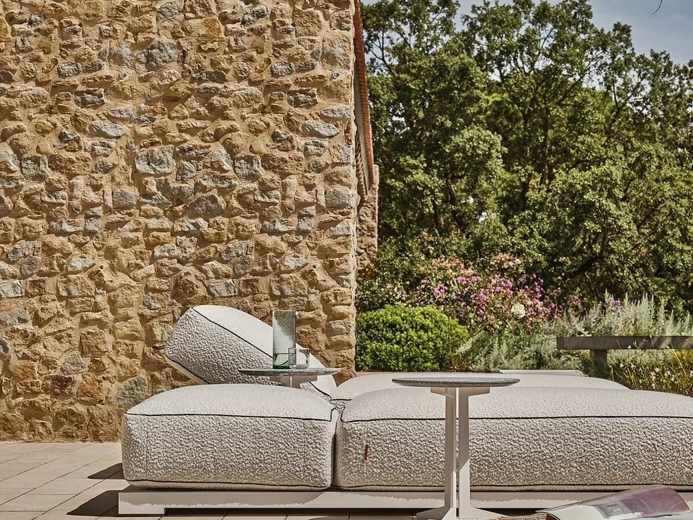 Daybed Milos in acciaio, legno e tessuto imbottito di Flexform