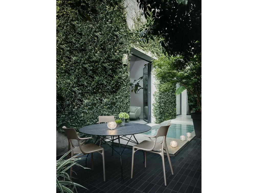 Tavolo Glossy in gres e acciaio di Kartell