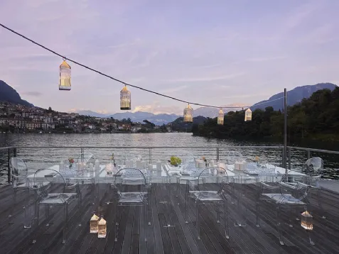 Invisible Table Outdoor